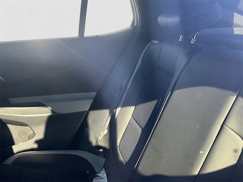 Used 2024 Buick Envista Preferred w/ Convenience I Package image 9