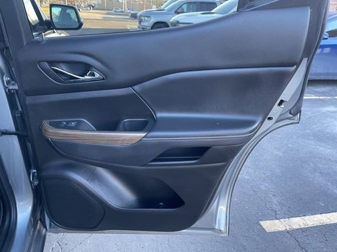 Certified 2023 GMC Acadia SLE w/ Driver Convenience Package image 17