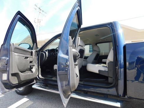 Used 2010 Chevrolet Silverado 1500 LT AWD/4WD image 13