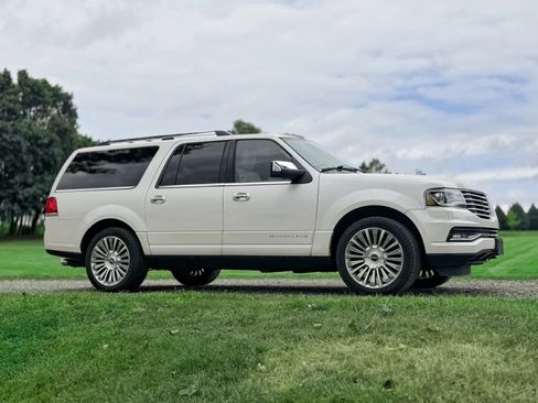 Used 2015 Lincoln Navigator L 4WD w/ Equipment Group 101A Reserve image 34