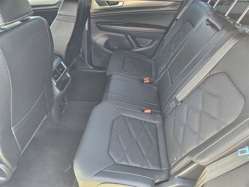 Used 2025 Volkswagen Atlas Cross Sport SE image 23