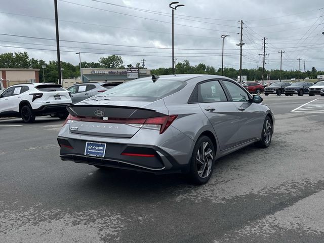 Used 2025 Hyundai Elantra Sport FWD image 5