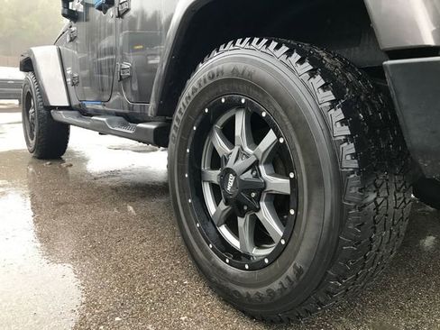 Used 2014 Jeep Wrangler Unlimited Sahara w/ Max Tow Package image 11