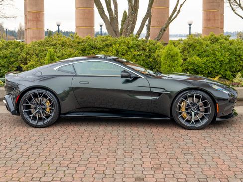 Used 2025 Aston Martin V8 Vantage Coupe image 43