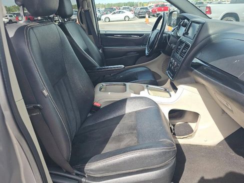 Used 2018 Dodge Grand Caravan SXT image 11