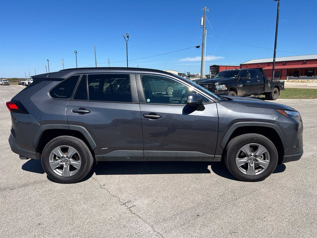 Used 2025 Toyota RAV4 XLE AWD/4WD image 8