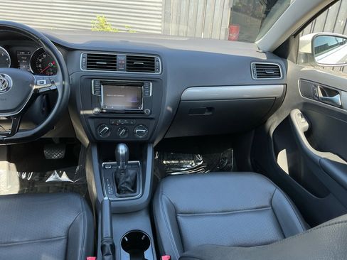 Used 2017 Volkswagen Jetta SE FWD image 16