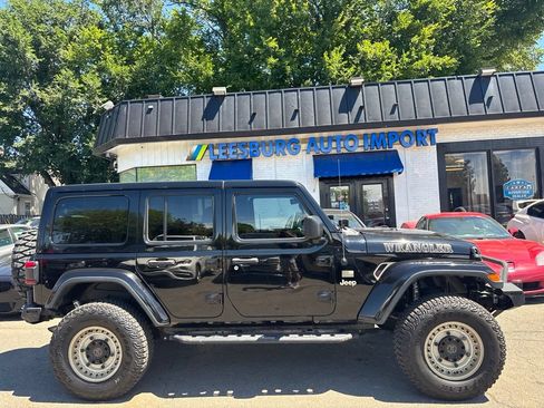 Used 2018 Jeep Wrangler Unlimited Sahara AWD/4WD image 3