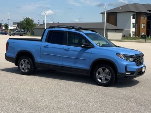 Used 2025 Honda Ridgeline TrailSport image 2