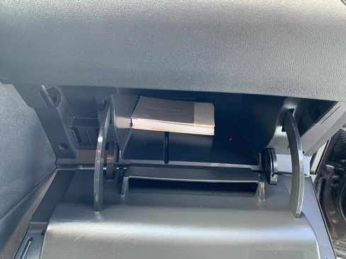 Used 2013 Nissan Rogue SV image 39