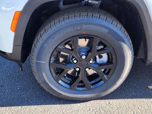 New 2025 Jeep Grand Cherokee L Altitude image 21