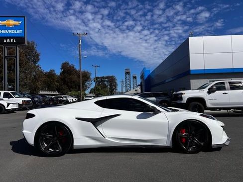 Used 2023 Chevrolet Corvette Z06 w/ Engine Appearance Package image 4
