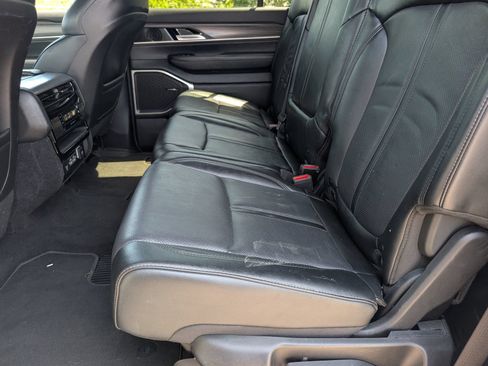 Used 2024 Jeep Wagoneer L Series II w/ Flexible Seating Group RWD image 8