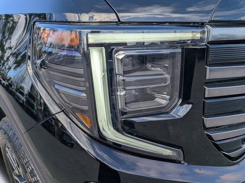 Used 2025 GMC Sierra 1500 AT4 image 9