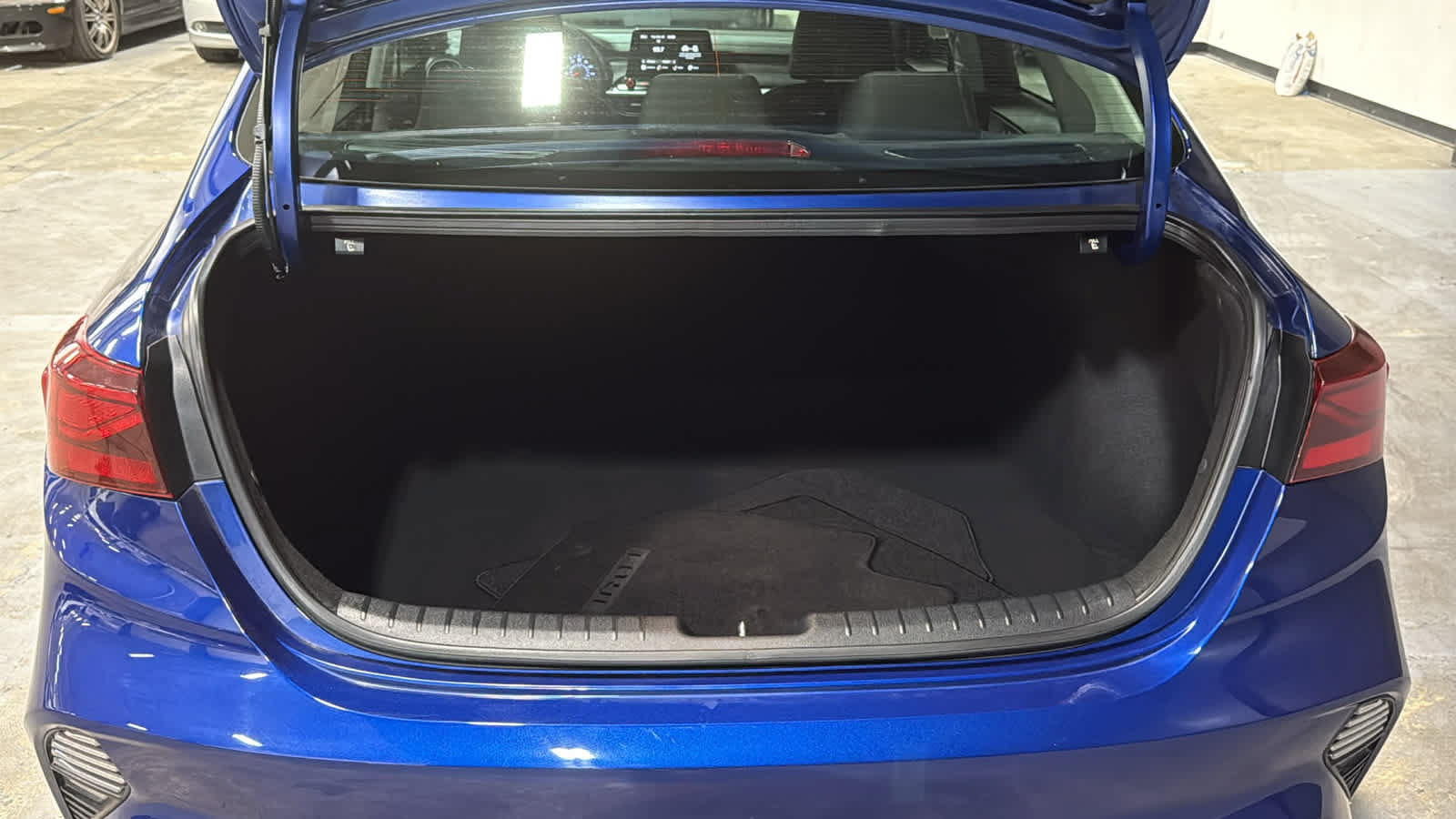 Used 2024 Kia Forte LXS FWD image 28
