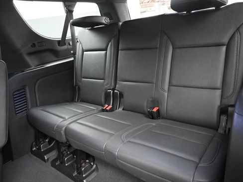 Used 2023 Chevrolet Suburban Z71 w/ Luxury Package image 11