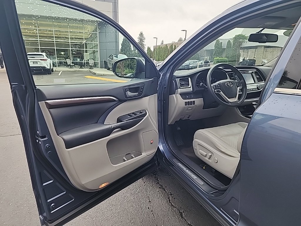Used 2015 Toyota Highlander Limited AWD/4WD image 10