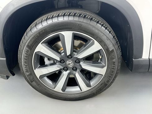 Certified 2025 Honda Pilot Touring image 31