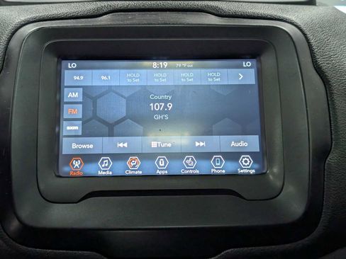 Used 2019 Jeep Renegade Latitude w/ Cold Weather Group AWD/4WD image 25