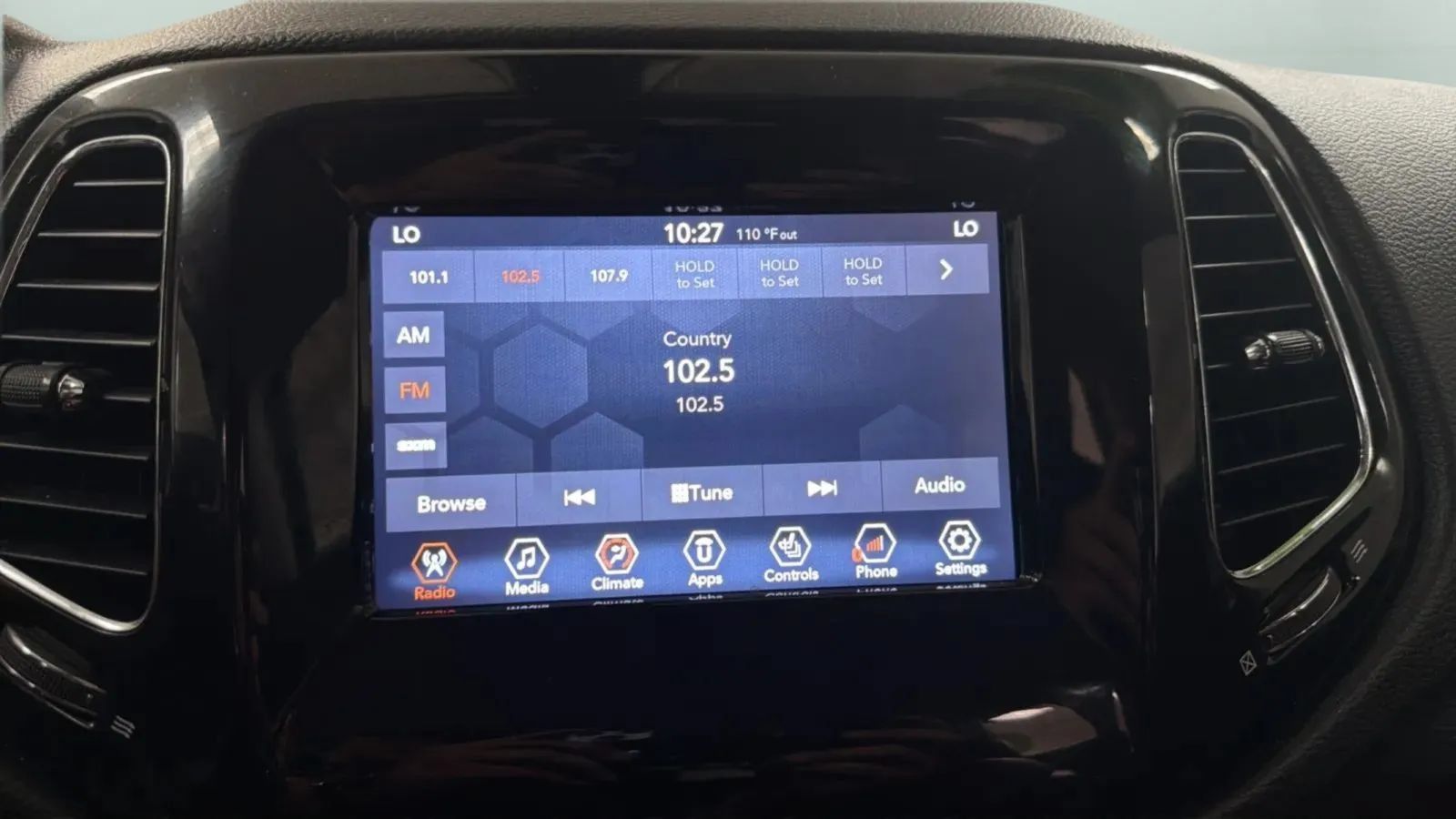 Used 2018 Jeep Compass Latitude w/ Popular Equipment Group FWD image 13