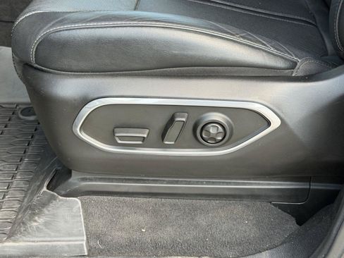 Used 2024 Jeep Wagoneer L Series II w/ Flexible Seating Group RWD image 14