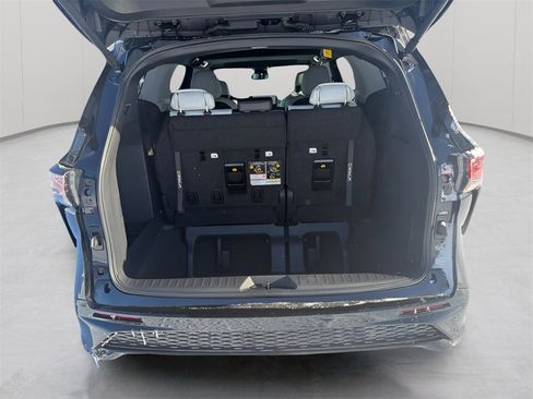 Used 2025 Toyota Sienna LE image 16