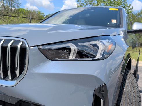 Used 2023 BMW X1 xDrive28i w/ Convenience Package AWD/4WD image 3