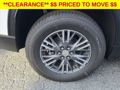 New 2026 Chevrolet Traverse LT w/ Driver Confidence Package FWD image 32