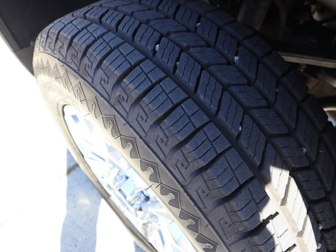 Used 2021 Chevrolet Silverado 2500 LTZ w/ LTZ Convenience Package image 37