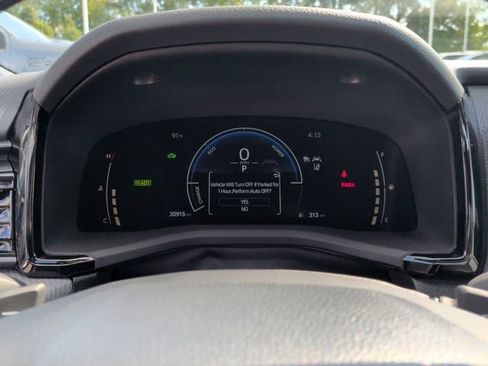Used 2025 Toyota Camry SE FWD image 16