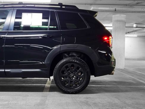 Certified 2023 Honda Passport TrailSport image 17