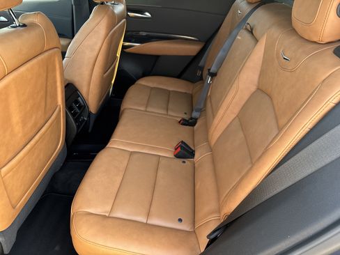 Used 2024 Cadillac XT4 Premium Luxury image 11