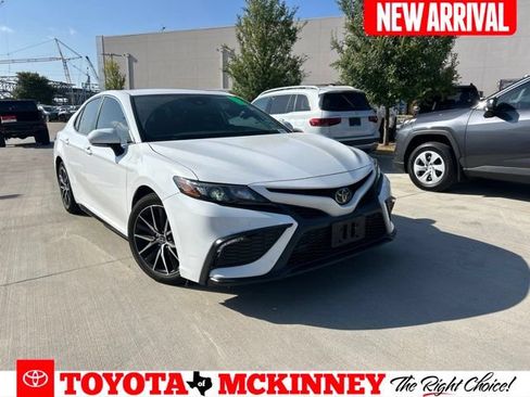 Used 2022 Toyota Camry SE w/ Convenience Package FWD image 1