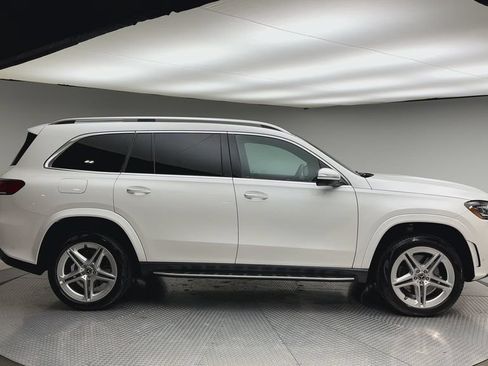 Used 2023 Mercedes-Benz GLS 450 4MATIC image 9