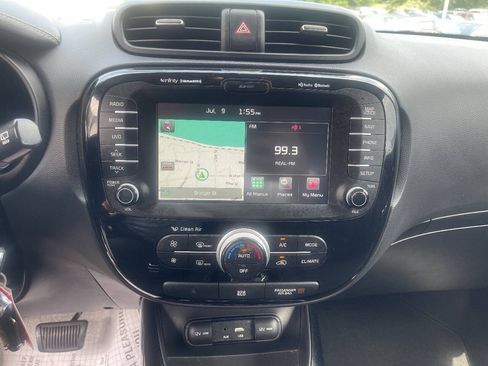 Used 2016 Kia Soul + w/ Audio Package FWD image 15