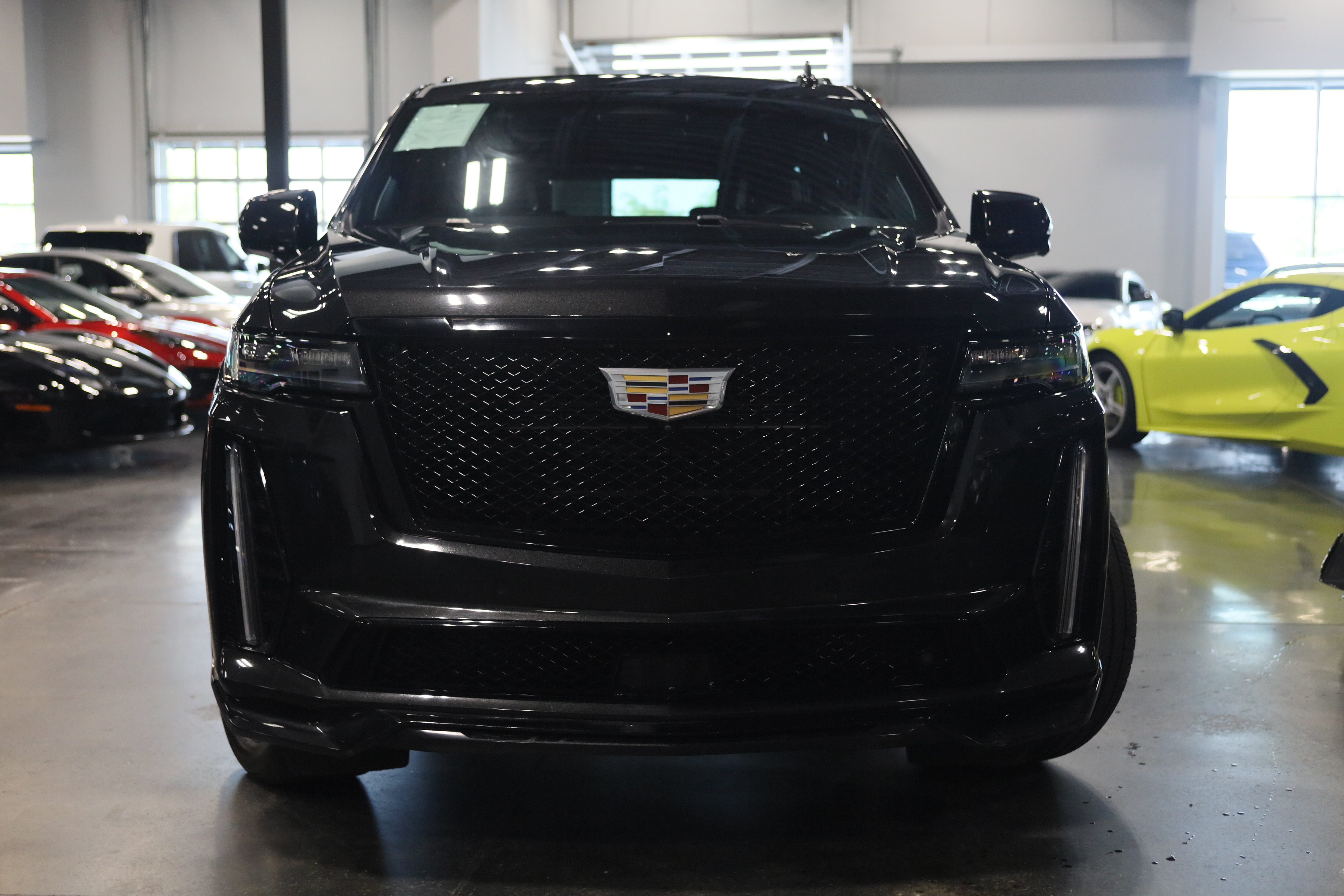 Used 2024 Cadillac Escalade ESV V AWD/4WD image 2
