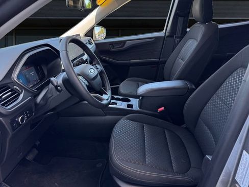 Used 2024 Ford Escape Active w/ Tech Pack #1 AWD/4WD image 9