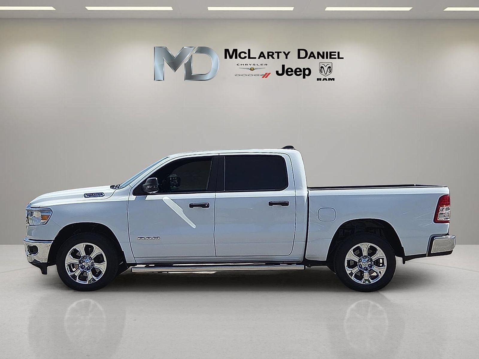 Used 2023 RAM 1500 Big Horn AWD/4WD image 3