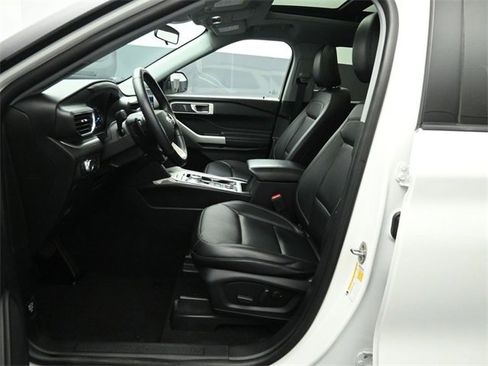 Certified 2021 Ford Explorer XLT w/ Equipment Group 202A image 10