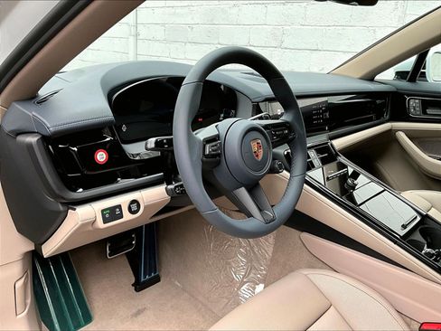 New 2026 Porsche Panamera 4 image 4