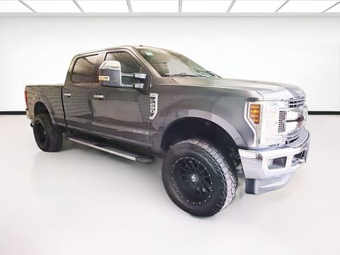 Used 2018 Ford F250 XLT w/ XLT Premium Package AWD/4WD image 3