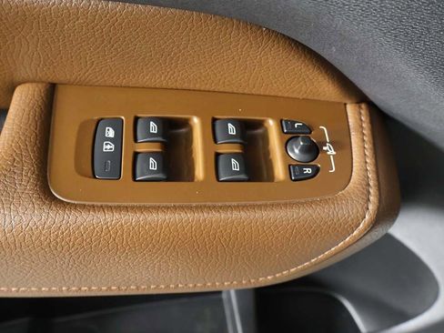 Used 2021 Volvo XC60 T5 Momentum w/ Premium Package image 34