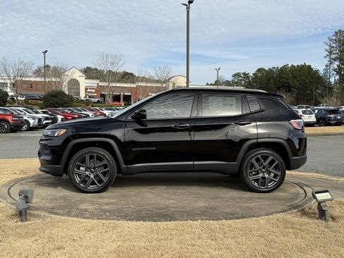New 2026 Jeep Compass Latitude image 4