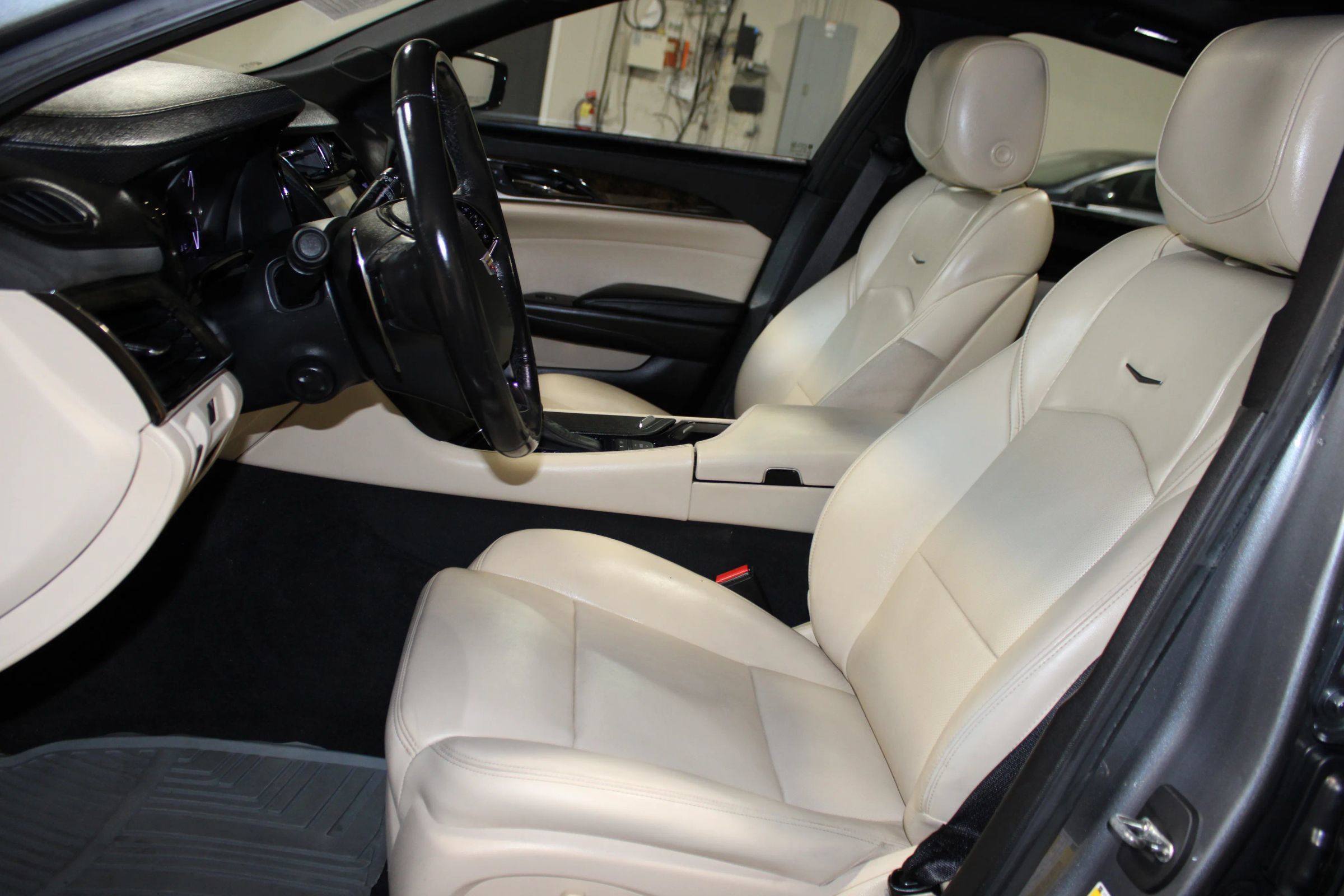 Used 2018 Cadillac CTS Luxury RWD image 24