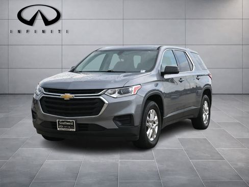 Used 2020 Chevrolet Traverse LS FWD image 1