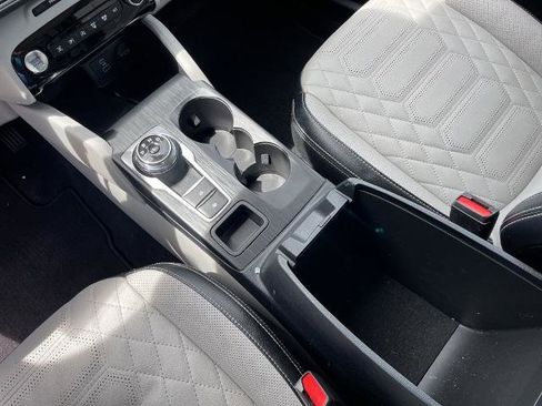 Certified 2023 Ford Escape Platinum w/ Premium Technology Package AWD/4WD image 9