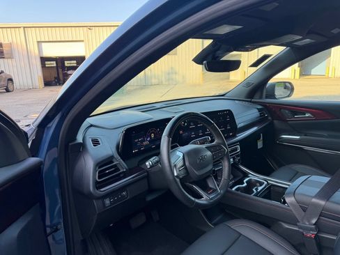 Used 2026 Chevrolet Traverse Z71 w/ Enhanced Driving Package AWD/4WD image 9