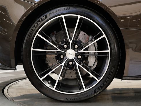 Used 2014 Aston Martin Vanquish Coupe image 32