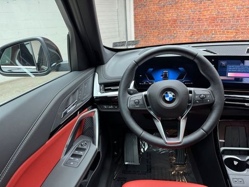 Used 2025 BMW X1 xDrive28i w/ Technology Package image 13