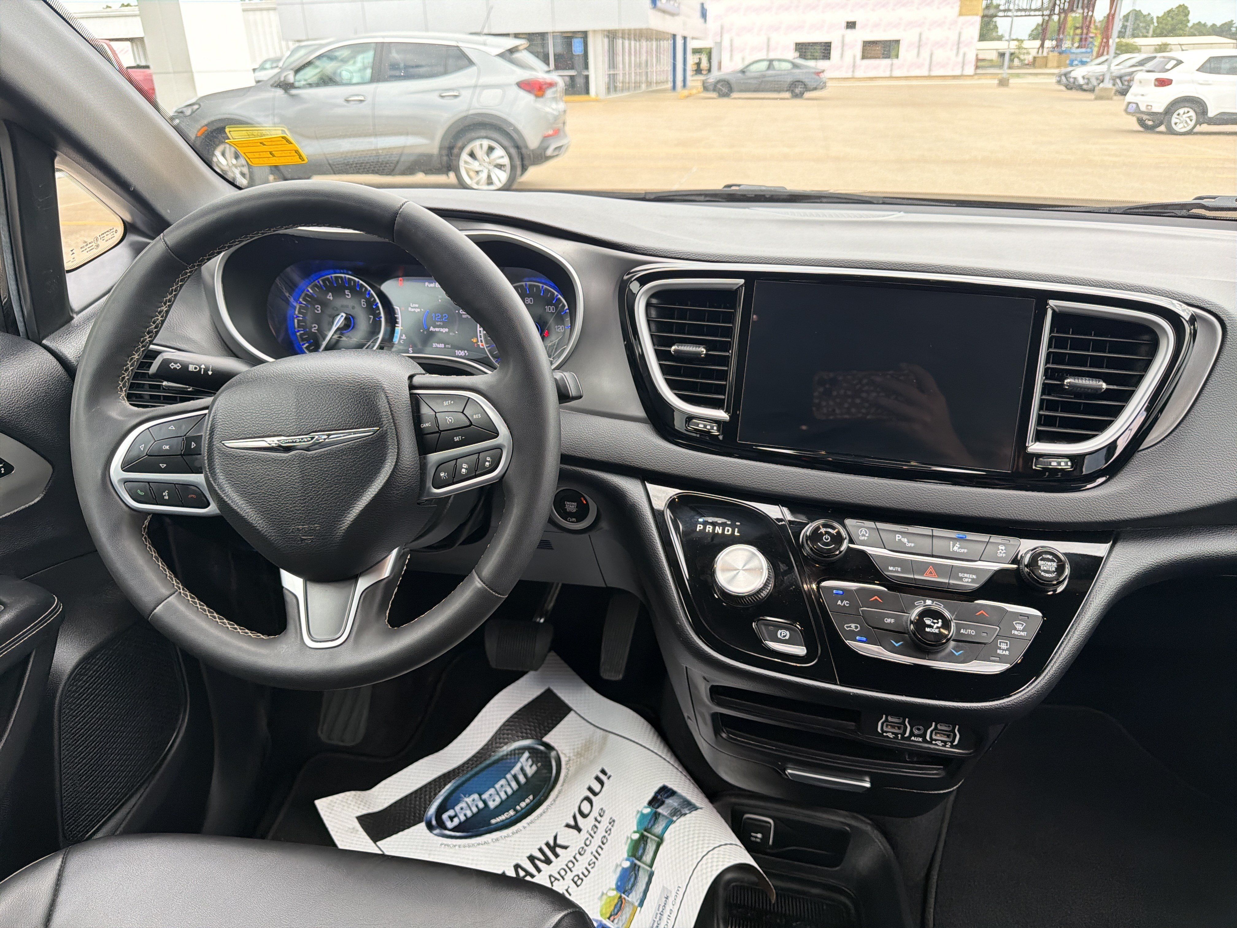 Used 2025 Chrysler Pacifica Select FWD image 9